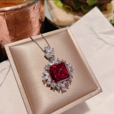 Luxuriöses Rotes Quadratisches Turmalin Schmuckset Kupfer Zirkon Anhänger Verstellbarer Ring Ohrringe Für Frauen