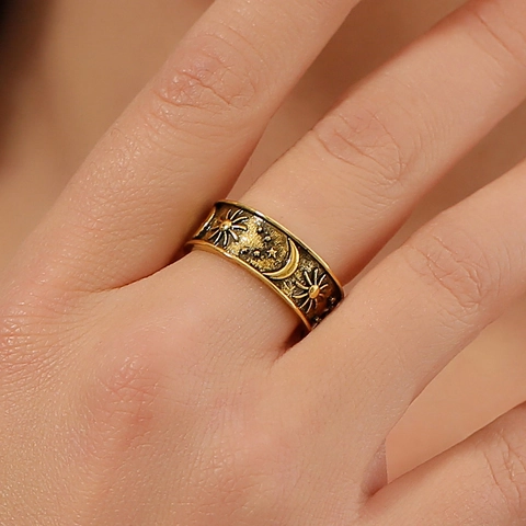 Bague En Alliage Gaufré Étoile Lune Soleil Vintage Style Bohème Bande Large Rétro Punk Bijoux Pour Hommes Et Femmes