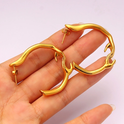 Modern Stainless Steel Hand-in-Hand Hoop Earrings For Women Gold Plated Abstract Hand Shape Design Fashion Jewelry Gift