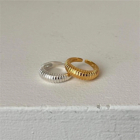 Minimalistischer Ring Aus 925 Sterling Silber Mit Gestreiftem Croissant Design Verstellbares Elegantes Schmuckstück