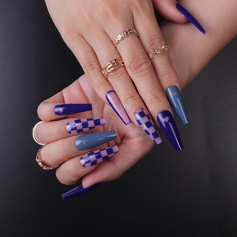 Unghie Finte Coffin Press On Blu Klein Scacchiera Cuore Lunghe Trapezoidali Lucide Manicure Di Tendenza Design Francese