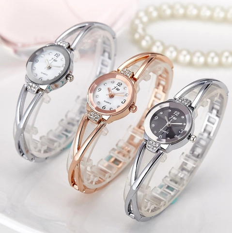 Montre Bracelet Femme Strass Incrusté Métal Jonc Quartz Montre Bracelet Élégante Mode Bijoux Style Pour Dames