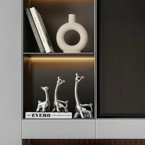 Modern Abstract Ceramic Giraffe Figurines Electroplated Silver Gold Accents Home Living Room Office Cabinet Decor Art