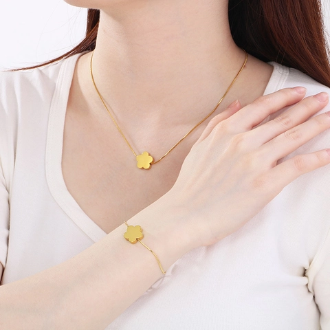 Stainless Steel Flower Necklace And Bracelet Jewelry For Women Simple Snake Bone Chain Adjustable Flower Pendant Fashion