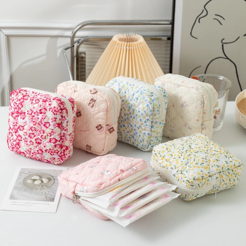 Gesteppte Polyester Aufbewahrungstasche Tragbare Reißverschlusstasche Für Damenbinden Kosmetik Florale Cartoon Muster Reiseorganisator