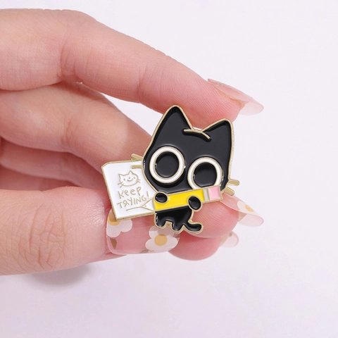 Cartoon Schwarze Katze Emaille Brosche Keep Trying Slogan Schreibende Katze Legierung Abzeichen Pin Für Rucksack Kleidung Dekor Geschenk Schmuck