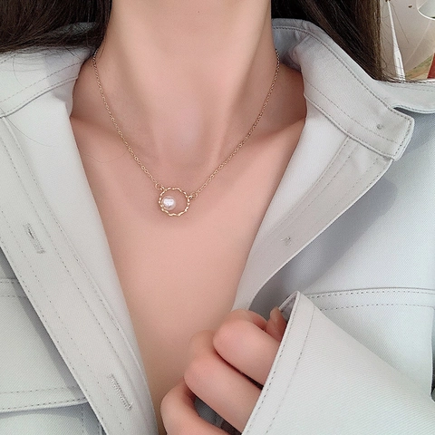 Kunstparel Hanger Ketting Gehamerd Metaal Ring Vergulde Legering Fijne Ketting Elegante Minimalistische Sieraden Voor Dames