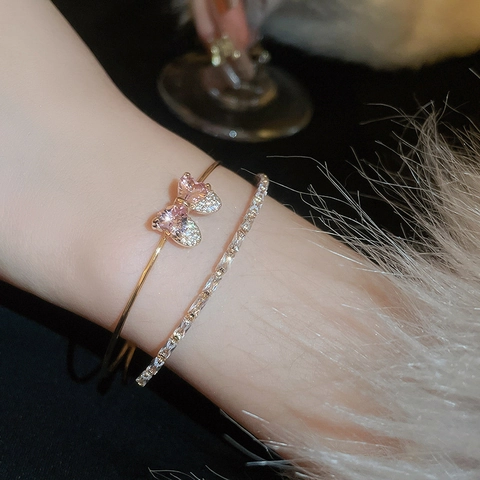 Elegante Roze Zirkoon Boog Dubbele Laag Open Bangle Voor Vrouwen Vergulde Koperen Armband Met Cubic Zirconia Strikje