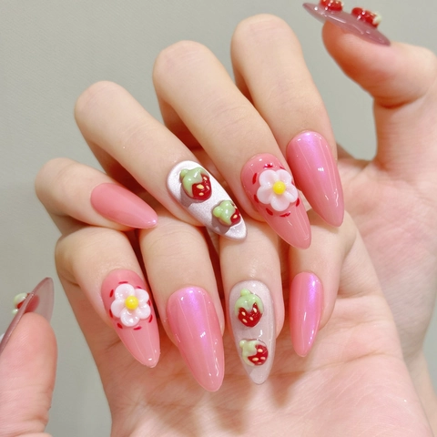 Faux Ongles À Presser À La Main 3D Fraise Fleur Rose Perlé Forme Amande Style Français Doux Ongles Mignons