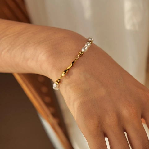 French Vintage 18K Gold Plated Stainless Steel Artificial Pearl Bracelet For Women Minimalist Irregular Waterdrop Pendant Jewelry