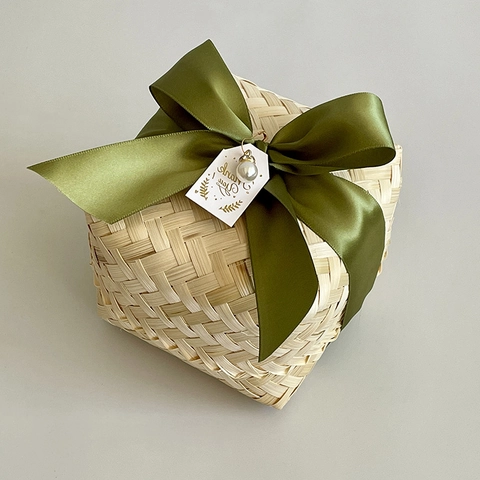 Handmade Woven Bamboo Gift Basket With Lid Ribbon Bow Artificial Pearl Thank You Tag For Wedding Souvenir Candy Storage