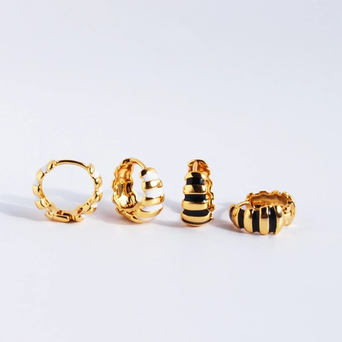 Gestreifte Creolen Minimalistisches Messing Handbemalt Schwarz Weiß Emaille Croissant Form Modeschmuck Für Frauen