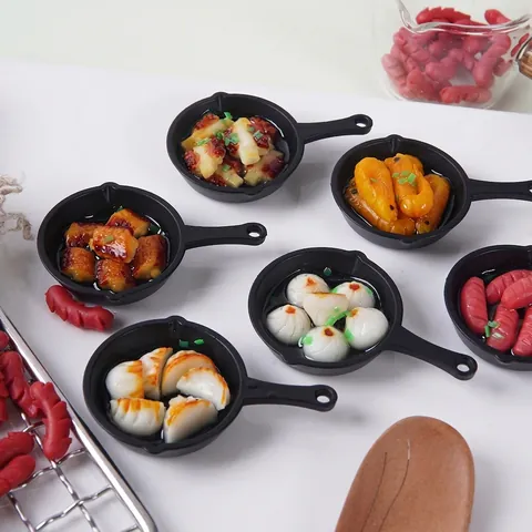 Miniature Simulation Food Frying Pan Model PVC Resin Keychain Pendant Dollhouse Kitchen Decor Accessory Novelty Gift