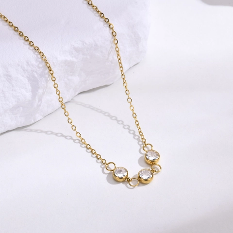 Collana con Ciondolo in Zirconia Cubica AAA in Acciaio Inossidabile Minimalista da Donna Catena Sottile Placcata Oro Gioielli Moda