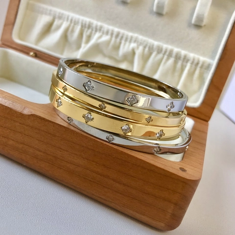 Bracciale Rigido in Acciaio al Titanio con Fiori e Zirconia per Donna Lucido Oro Argento Motivo Floreale Intarsiato Gioielli di Moda