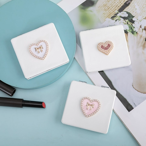 Specchio Da Trucco Portatile Pelle PU Doppia Faccia Specchio Tascabile Pieghevole Con Decorazione Perla Artificial Cuore Fiocco