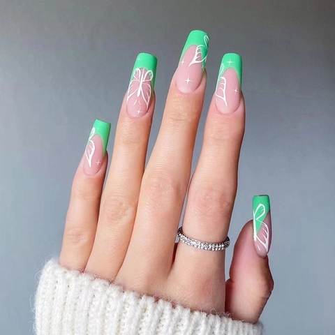 Unghie Finte Lunghe A Bara Con Punte Francesi Verde Menta Motivi A Farfalla Bianca E Stelle Elegante Manicure Artificiale