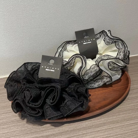 Large Lace Hair Scrunchies Vintage Palace Style Elegant Fabric Elastic Hair Ties For Women Girls Contrast Color Edging