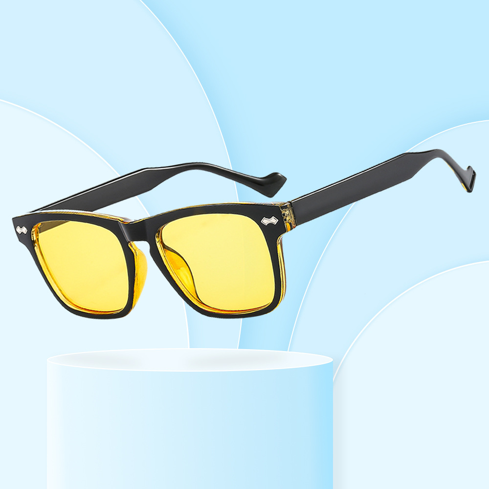 Wholesale Fashion Square Sunglasses with Retro Rivet Decor For Men Women - Everful
