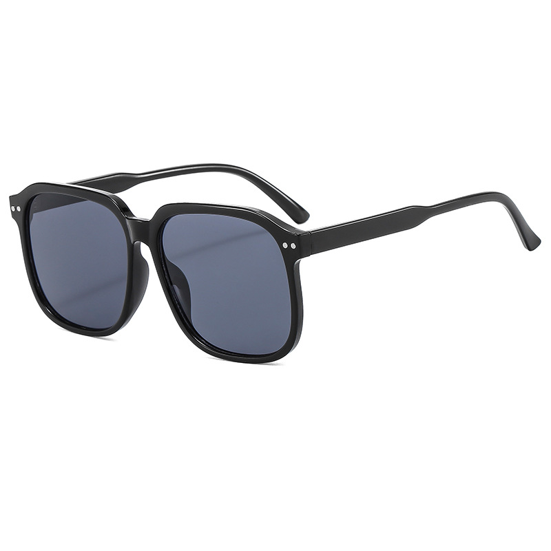 Wholesale Vintage Oversized Square Sunglasses with Rivet Decoration - Everful