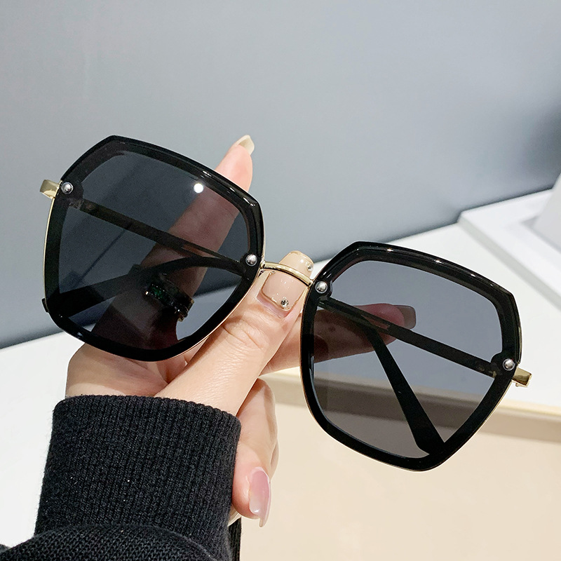 Wholesale Vintage Oversized Geometric Sunglasses with UV400 Protection - Everful