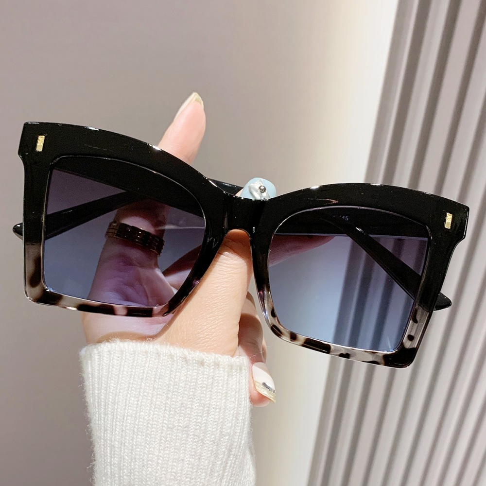Wholesale Oversized Square Sunglasses with Metal Decoration For Women Men - Everful