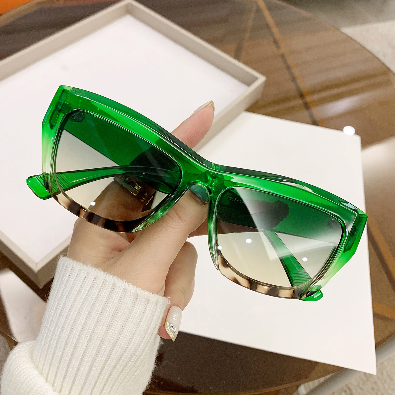 Wholesale Retro Square Cat Eye Sunglasses with Thick PC Frame - Everful
