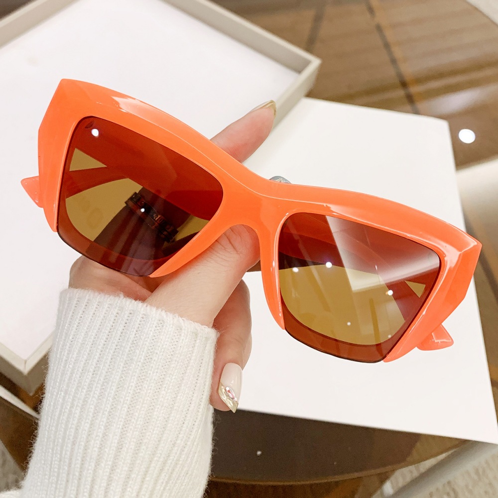 Wholesale Oversized Cat Eye Sunglasses with Retro PC Frame UV400 - Everful