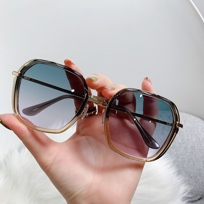 Wholesale Fashion Oversized Sunglasses Metal Plastic Frame For Women - Everful