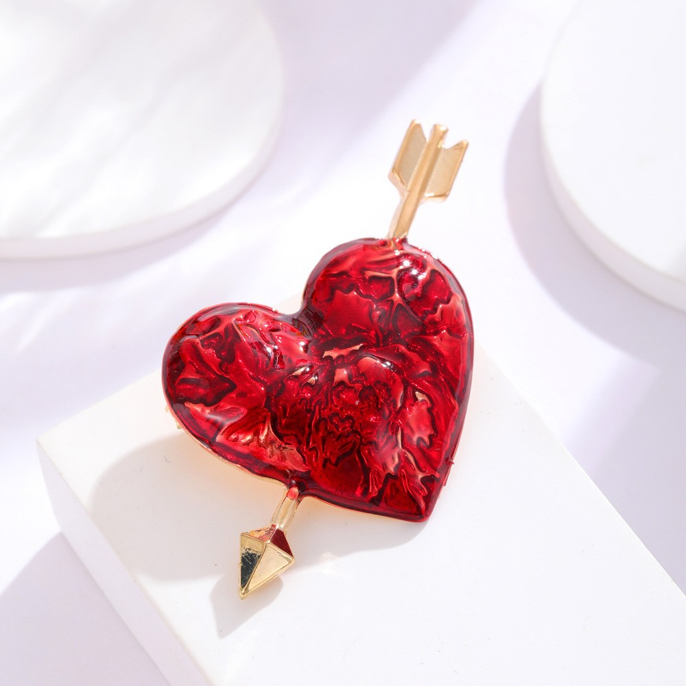Romantic Red Enamel Arrow Through Heart Brooch Pin Gold Plated Zinc Alloy Valentine Day Accessories For Women Jewelry