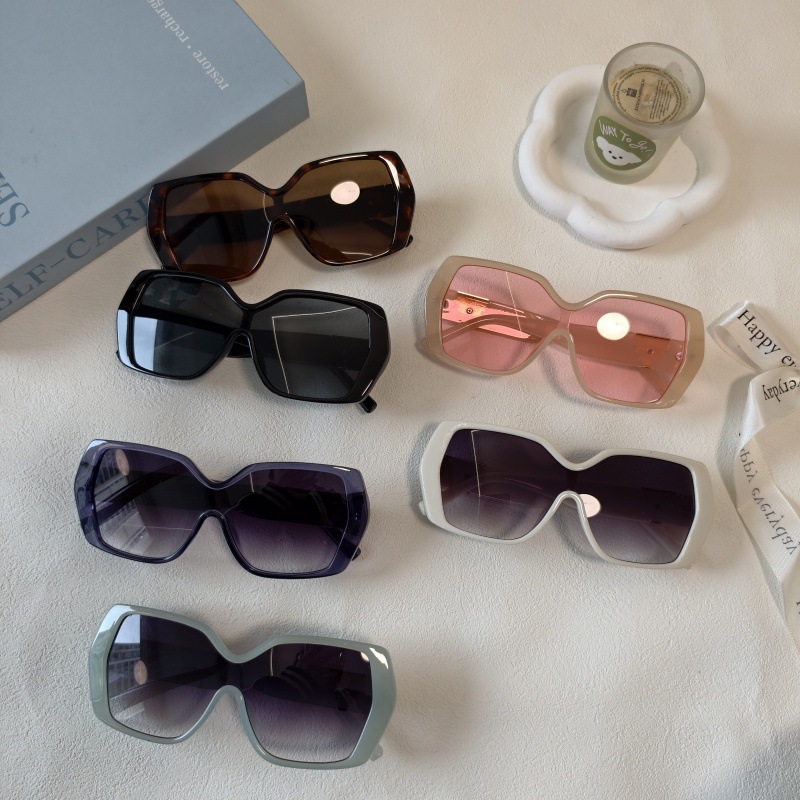 Wholesale Fashion Large Square Frame Sunglasses with UV400 Protection - Everful