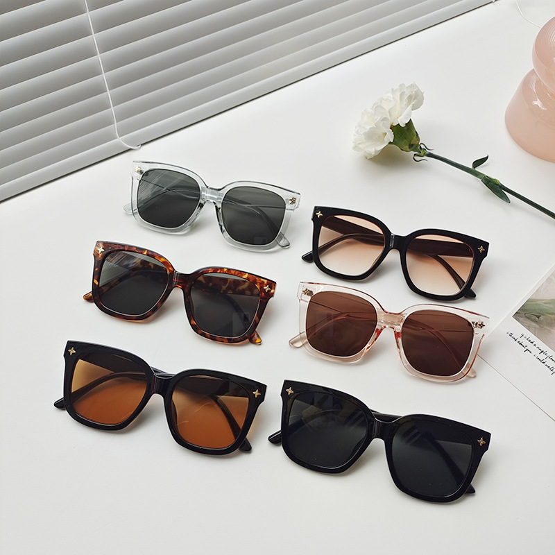 Wholesale Fashion Oversized Square Frame Sunglasses For Women Retro Star Rivet - Everful