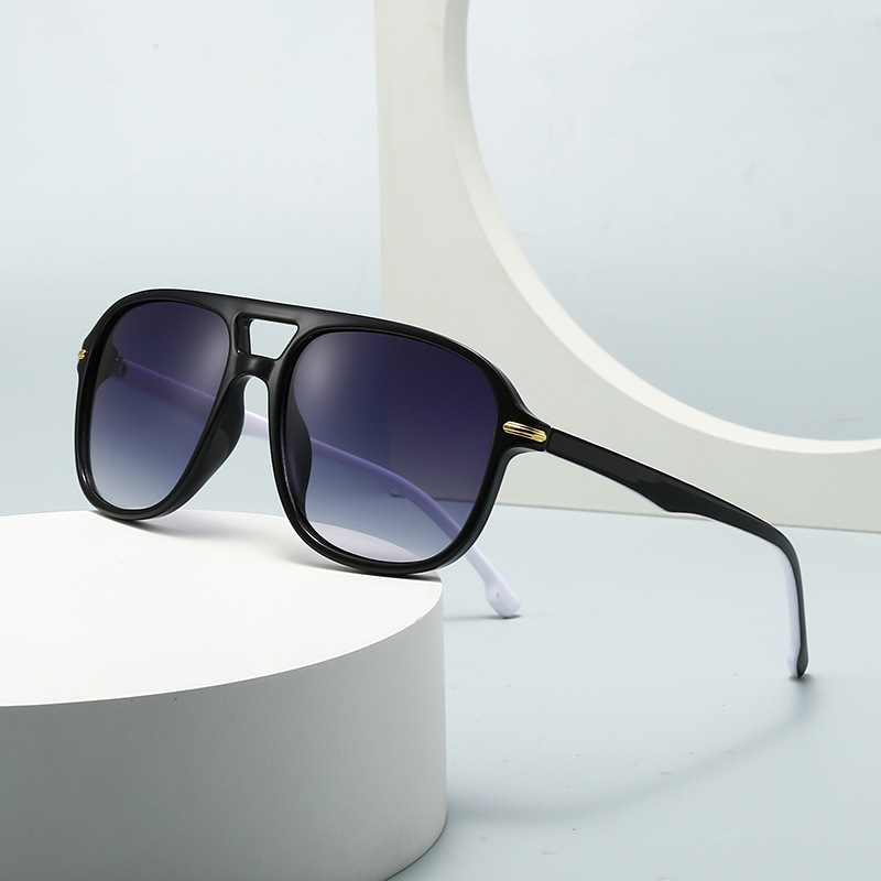 Vintage Navigator Sunglasses For Men Women Double Bridge UV400 Gradient Lens Fashion Square Frame Eyewear Accessory
