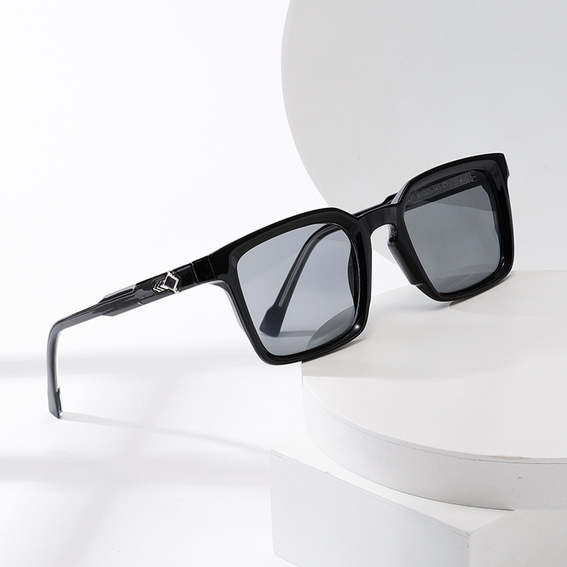 Wholesale Retro Square Frame Sunglasses with PC Lens For Men Women - Everful