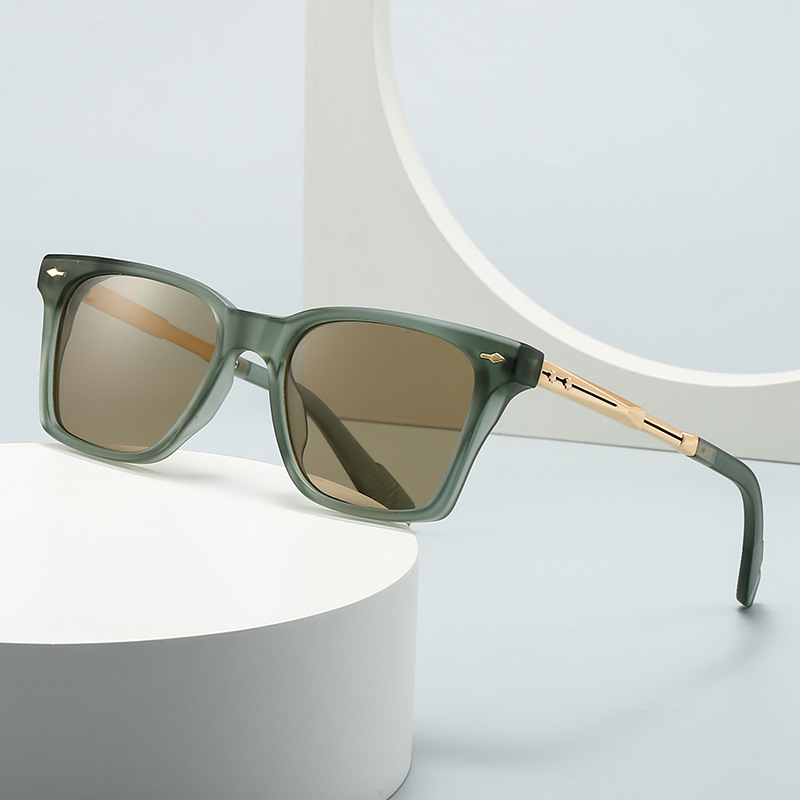 Wholesale Retro Square Sunglasses with UV400 Protection Gradient Lens - Everful