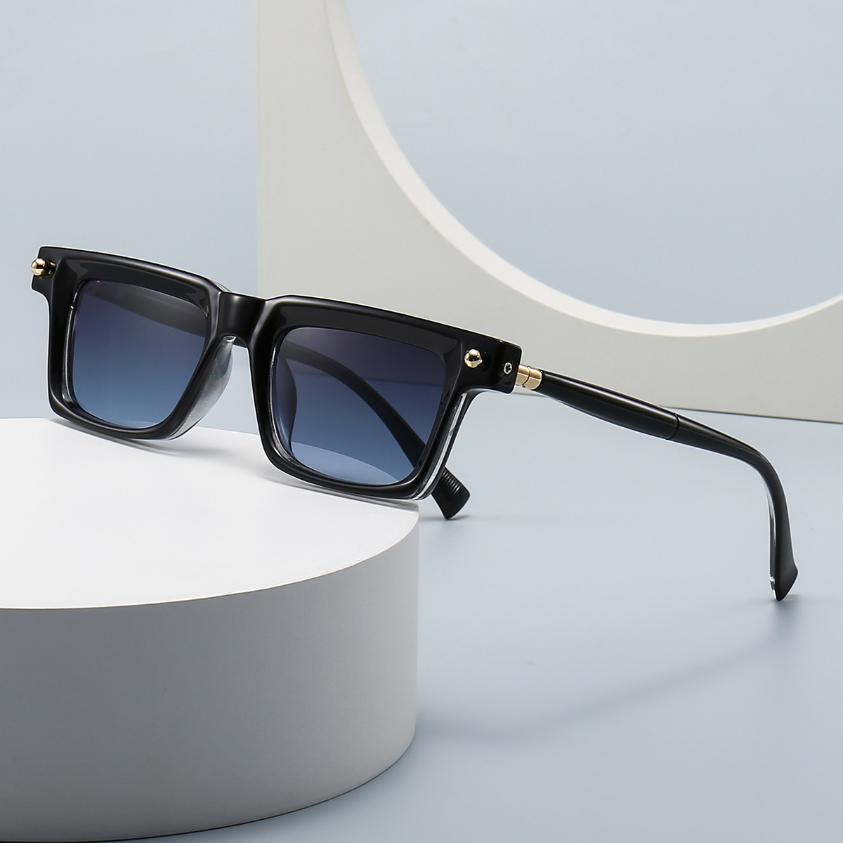 Wholesale Square Sunglasses with UV400 Protection and Rivet - Everful