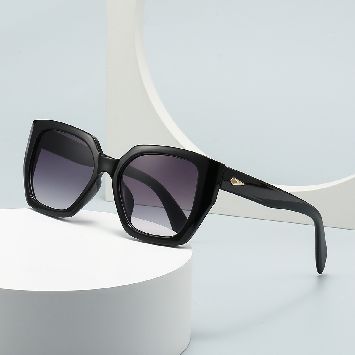 Wholesale Oversized Square Sunglasses with Diamond Detail Retro Fashion - Everful
