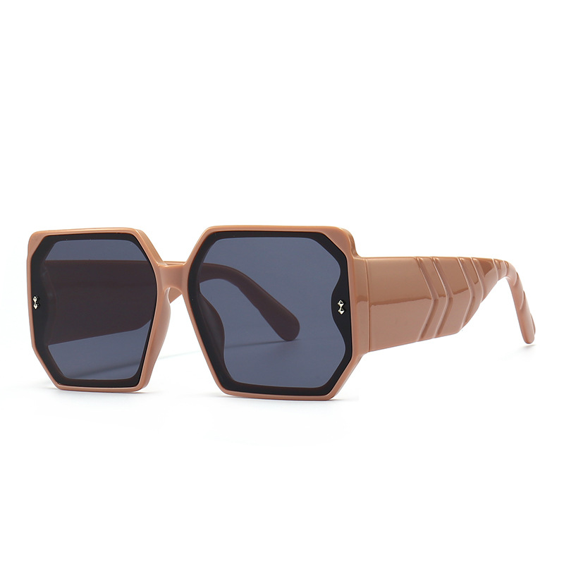 Women's Oversized Geometric Square Sunglasses PC Frame UV400 Protection Retro Wide Temple Rivet Fashion Shades Eyewear
