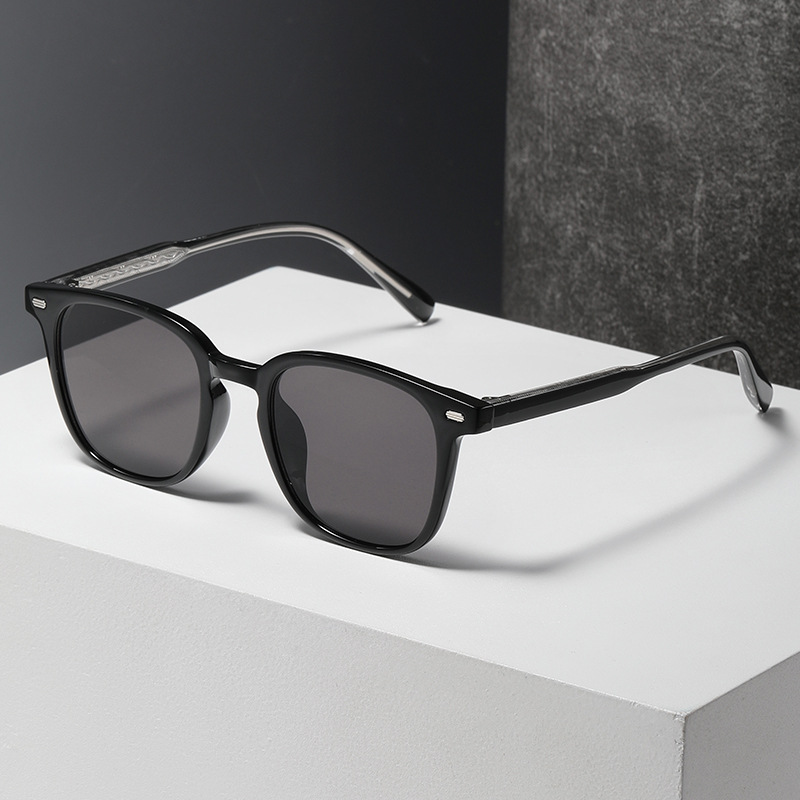 Wholesale Square Frame Sunglasses with UV400 Protection and Rivet Decor - Everful