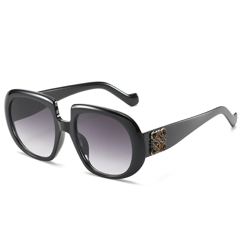 Oversized Square Sunglasses For Women UV400 Protection Gradient PC Lens Retro Butterfly Frame With Hollow Metal Decoration