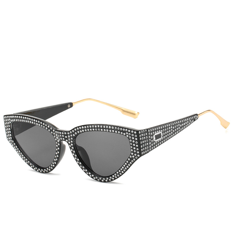 Wholesale Cat Eye Sunglasses With Rhinestone PC Frame For Women - Everful