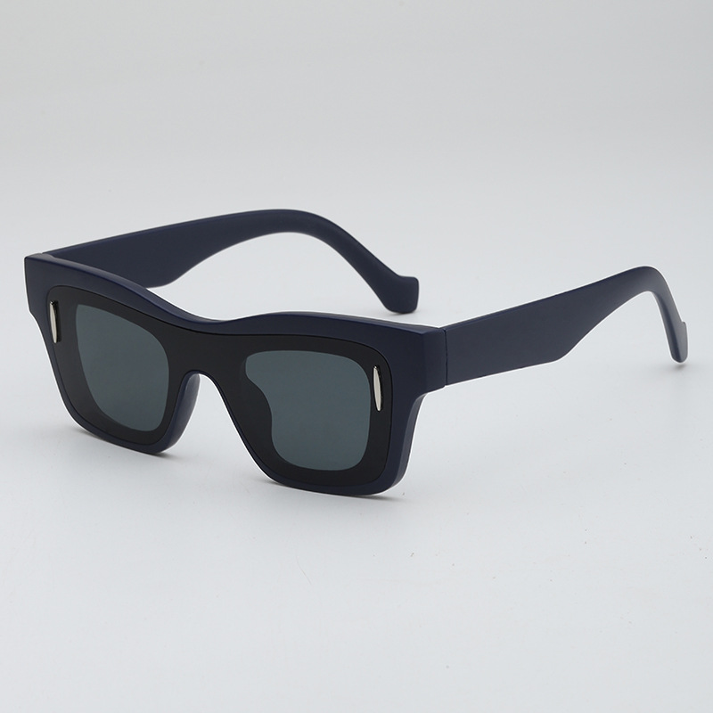 Wholesale Retro Square Frame Sunglasses with Rivet Decor UV400 Protection - Everful