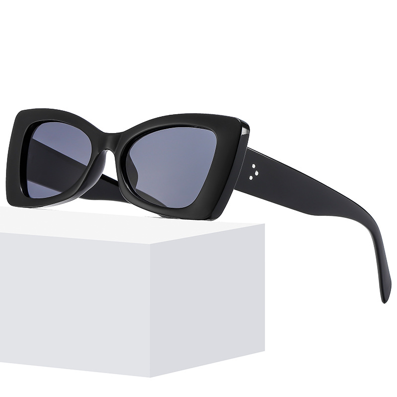 Wholesale Retro Cat Eye Sunglasses With Rivet Details For Women - Everful