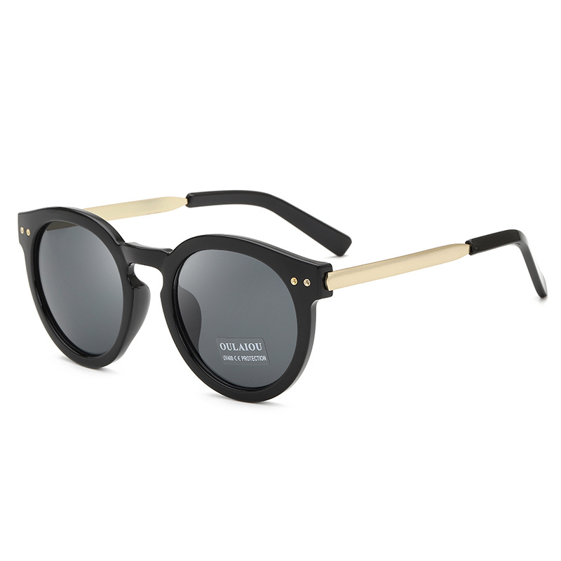 Wholesale Retro Round Sunglasses with PC Frame and Metal Temples - Everful