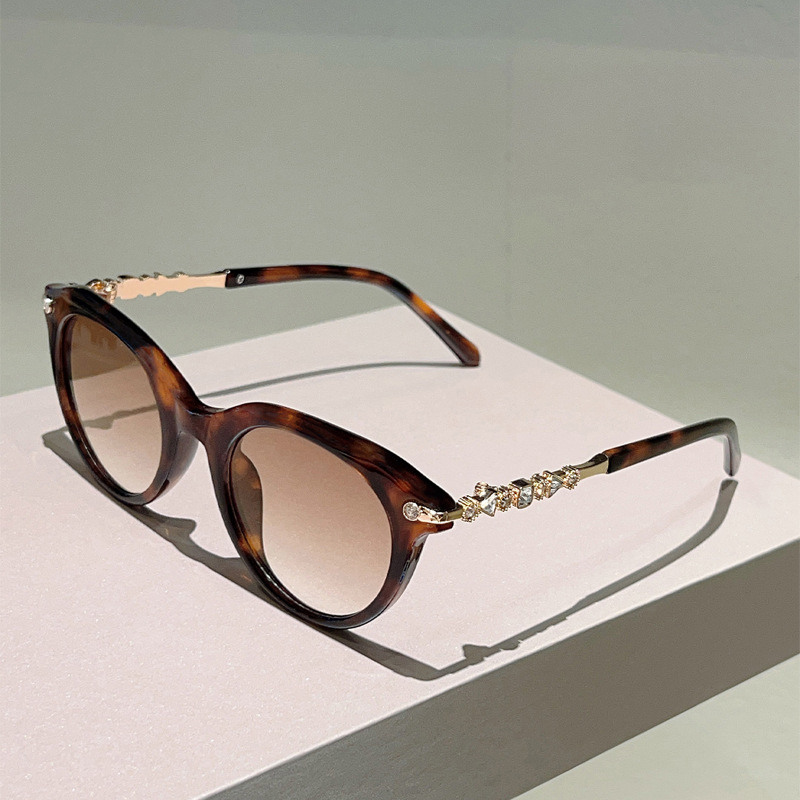 Wholesale Cat Eye Sunglasses with Rhinestone Temples and Metal PC Frame - Everful