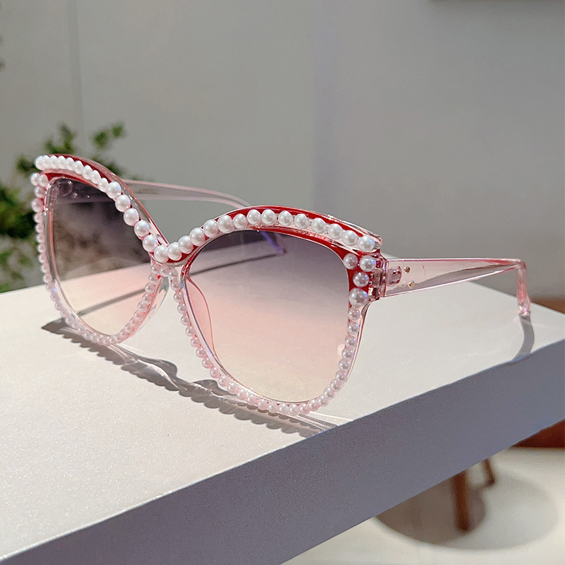 Wholesale Retro Cat Eye Sunglasses with Imitation Pearls For Women - Everful