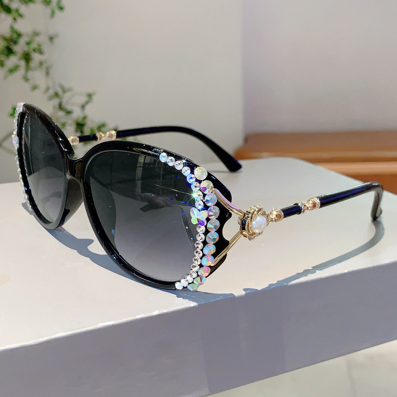 Wholesale Women's Oversized Rhinestone Sunglasses UV400 Gradient Lens - Everful