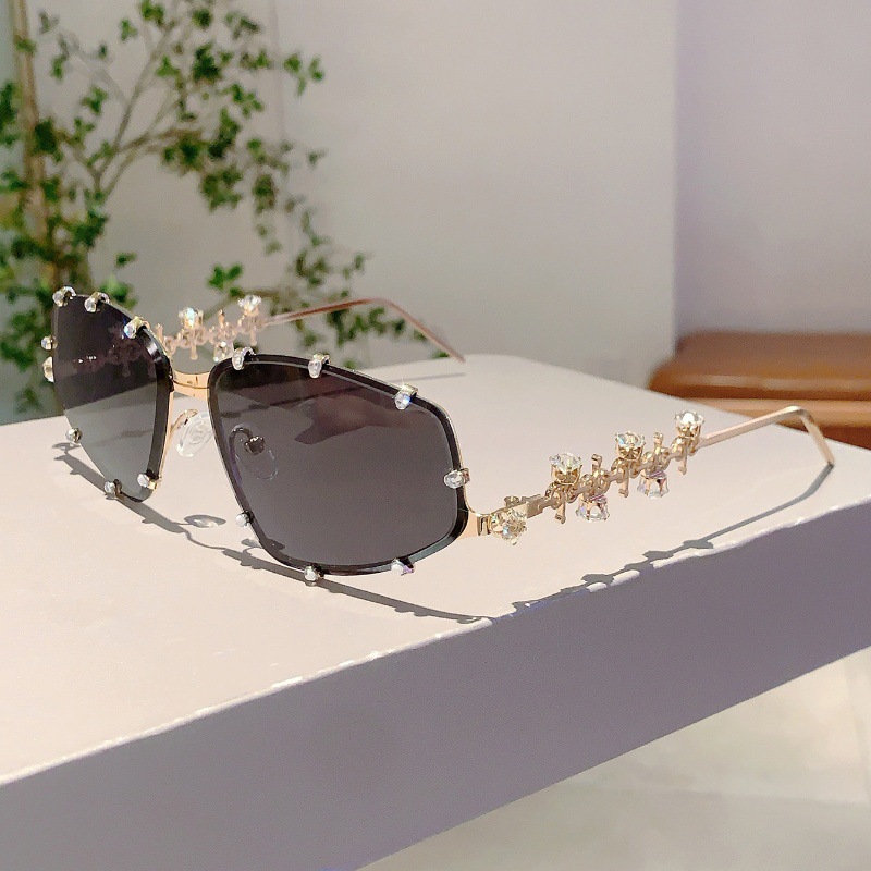 Wholesale Luxury Rhinestone Geometric Sunglasses with Metal Frame For Women - Everful