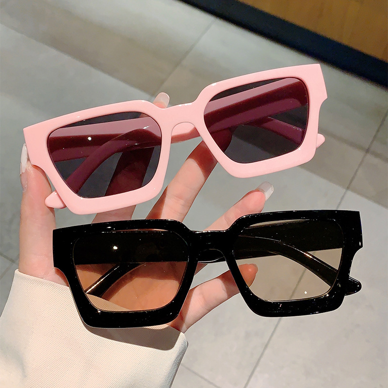 Wholesale Retro Rectangular Sunglasses UV400 Protection PC Frame For Women - Everful
