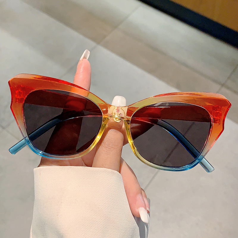 Wholesale Fashion Cat Eye Sunglasses with PC Frame For Women - Everful